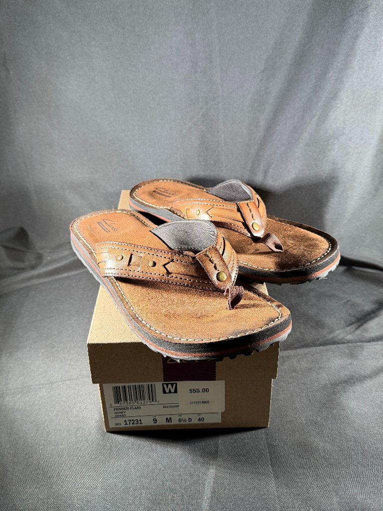 Clarks Women's Sandals Size 9 Fenner Flair Honey Flip Flops Flat